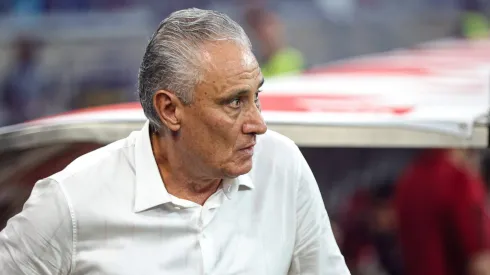 Tite técnico do Flamengo durante partida contra o Cruzeiro no estádio Mineirão pelo campeonato Brasileiro A 2023. Foto: Gilson Lobo/AGIF