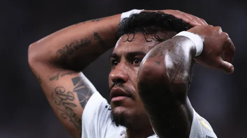 Foto: Ettore Chiereguini/AGIF - Paulinho conversa com o Corinthians