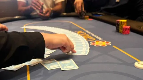 As cartas marcadas na mesa de Doug Parscal (Foto: Reprodução @SnoopDoug)