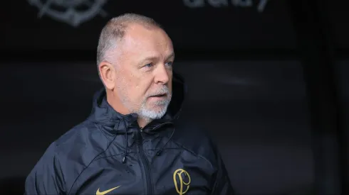 SP - SAO PAULO - 07/10/2023 - BRASILEIRO A 2023, CORINTHIANS X FLAMENGO - Mano Menezes tecnico do Corinthians durante partida contra o Flamengo no estadio Arena Corinthians pelo campeonato Brasileiro A 2023. Foto: Marcello Zambrana/AGIF