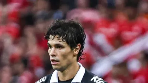 Dodo jogador do Santos durante partida contra o Internacional no estadio Beira-Rio pelo campeonato Brasileiro A 2023. Foto: Maxi Franzoi/AGIF