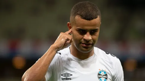 R$ 7 milhões, R$ 150 mil por mês: Alisson volta a pauta do Grêmio - Foto: Kely Pereira/AGIF