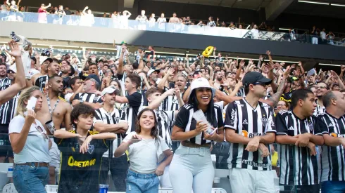 Torcida do Atlético-MG durante partida contra Cruzeiro no estádio Arena MRV pelo campeonato Brasileiro A 2023. Foto: Fernando Moreno/AGIF