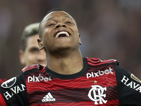 Matheus França faz gol na Inglaterra e torcida do Flamengo vibra