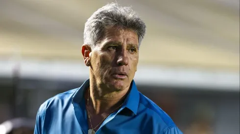 Foto: Fernanda Luz/AGIF - Renato Gaucho tecnico do Gremio durante partida contra o Santos no estadio Vila Belmiro pelo campeonato Brasileiro A 2023.