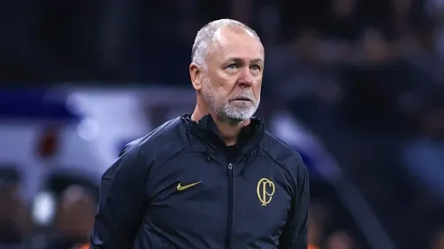 Mano Menezes não vem começando bem o trabalho atual