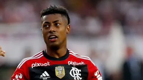 SAO PAULO, BRAZIL - SEPTEMBER 24: Bruno Henrique (R) of Flamengo reacts during the second leg of Copa Do Brasil 2023 final between Sao Paulo and Flamengo at Morumbi Stadium on September 24, 2023 in Sao Paulo, Brazil. (Photo by Ricardo Moreira/Getty Images)