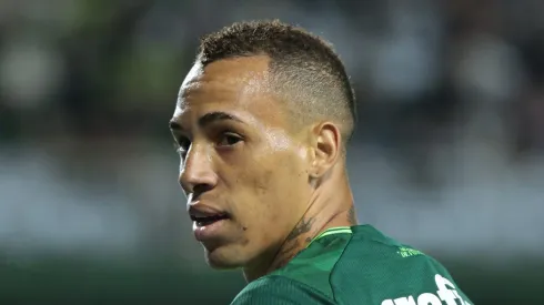 Breno durante a partida de ontem (25).