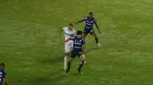 Brigou com VAR: Wagner do Nascimento ASSUSTA torcida do Santos com pênalti