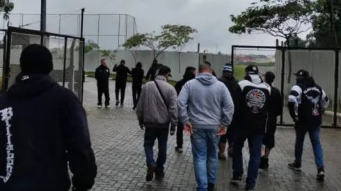 Foto: Reprodução/Redes Sociais: Torcedores mandaram recado para elenco