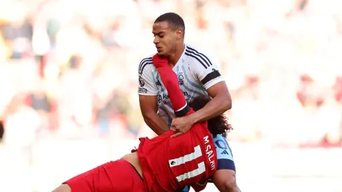 Foto: Jan Kruger/Getty Images - Murillo em disputa de bola com o egípcio