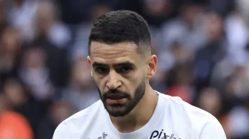 Renato Augusto em ação com a camisa do Alvinegro.