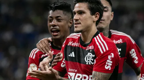 MG - BELO HORIZONTE - 19/10/2023 - BRASILEIRO A 2023, CRUZEIRO X FLAMENGO - Pedro jogador do Flamengo comemora seu gol durante partida contra o Cruzeiro no estadio Mineirao pelo campeonato Brasileiro A 2023. Foto: Fernando Moreno/AGIF