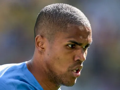 Tricampeão da Libertadores quer Douglas Costa