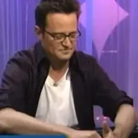 Descanse em paz! Relembre quando Matthew Perry se aventurou no poker