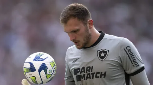 Foto: Jorge Rodrigues/AGIF – Lucas Perri goleiro do Botafogo durante partida contra o Fluminense no estadio Maracana pelo campeonato Brasileiro A 2023.