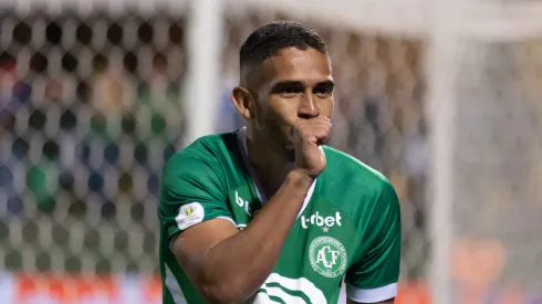 Marco Antônio comemorando seu tento contra o Tombense