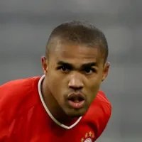 Douglas Costa irrita Nação após notícia no Flamengo