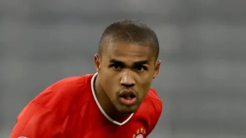 Photo by Alexander Hassenstein/Getty Images - Douglas Costa é sondado pelo Flamengo