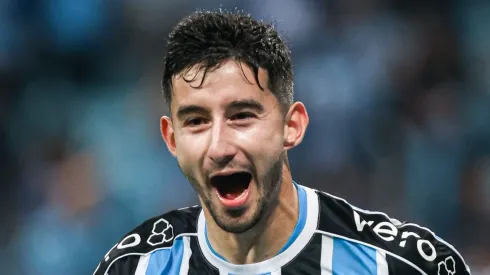 RS - PORTO ALEGRE - 12/07/2023 - COPA DO BRASIL 2023, GREMIO X BAHIA - Mathias Villasanti jogador do Gremio comemora seu gol durante partida contra o Bahia no estadio Arena do Gremio pelo campeonato Copa do Brasil 2023. Foto: Maxi Franzoi/AGIF