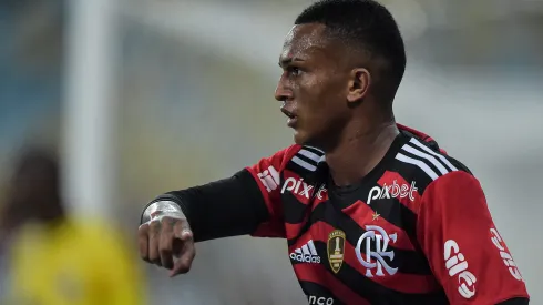 Wesley, do Flamengo durante partida contra o Audax no Carioca 2023. Foto: Thiago Ribeiro/AGIF