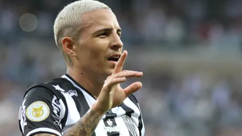 Arana comemora gol com a camisa do Atlético-MG - Foto: Fernando Moreno/AGIF