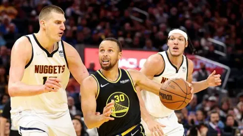 Jokic e Curry estarão em quadra nesta quinta-feira (9)