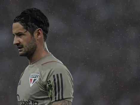 Torcedores do São Paulo "jogam a toalha" sobre Pato e comentam futuro do atacante na web