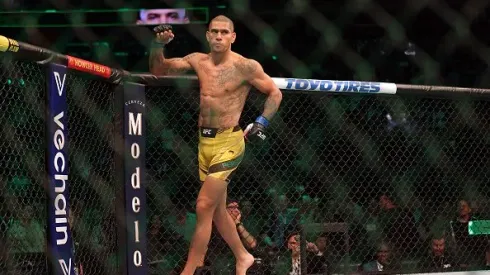 Alex Poatan disputará o cinturão dos meio-pesados no UFC 295. Foto: Getty Images