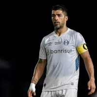 Suárez faz magia em vitória do Grêmio e torcida \'cobra\' diretoria