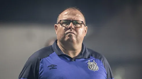 Marcelo Fernandes contra o Goiás. Foto: Raul Baretta/ Santos FC.