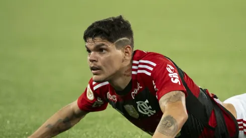 Ayrton Lucas chegou ao Mengão em 2022. Foto: Jorge Rodrigues/AGIF