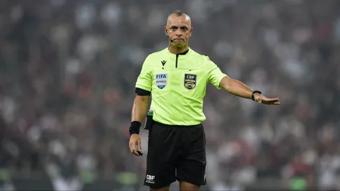 O arbitro Wilton Pereira Sampaio durante partida entre Flamengo e Fluminense no Maracanã. Foto: Thiago Ribeiro/AGIF