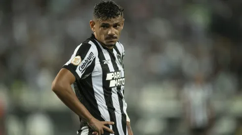 RJ – RIO DE JANEIRO – 02/10/2023 – BRASILEIRO A 2023, BOTAFOGO X GOIAS – Tiquinho Soares jogador do Botafogo durante partida contra o Goias no estadio Engenhao pelo campeonato Brasileiro A 2023. Foto: Jorge Rodrigues/AGIF