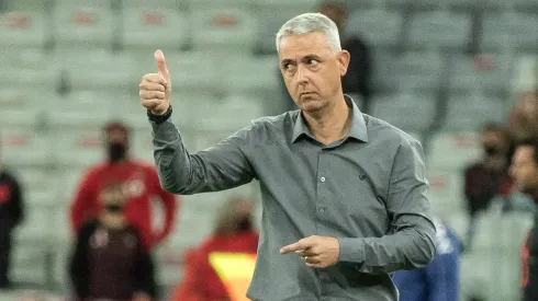 Tiago Nunes tecnico do Ceara durante partida contra o Athletico-PR no estadio Arena da Baixada pelo campeonato Brasileiro A 2021. Foto: Robson Mafra/AGIF