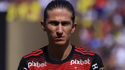 Filipe Luís tem contrato expirando em dezembro no Flamengo - Foto: Franklin Jacome/Getty Images