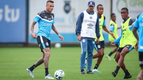 Jogadores do Gremio realizam treino técnico durante a manha desta segunda-feira, no CT Luiz Carvalho, na preparação para a partida valida pelo Campeonato Brasileiro 2023. FOTO: LUCAS UEBEL/GREMIO FBPA
