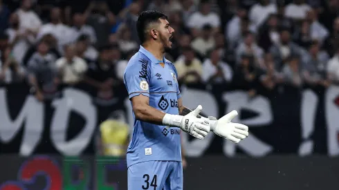 João Paulo, goleiro do Santos, durante partida contra o Corinthians na Neo Química Arena pelo Campeonato Brasileiro – Foto: Fabio Giannelli/AGIF