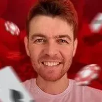 Ele superou uma grave doença para ensinar poker; conheça Felipe Carmanhani