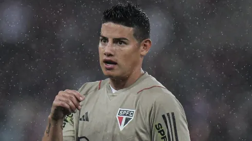 James Rodriguez jogador do Sao Paulo durante aquecimento antes da partida contra o Flamengo no estadio Maracana pelo campeonato Brasileiro A 2023. Thiago Ribeiro/AGIF