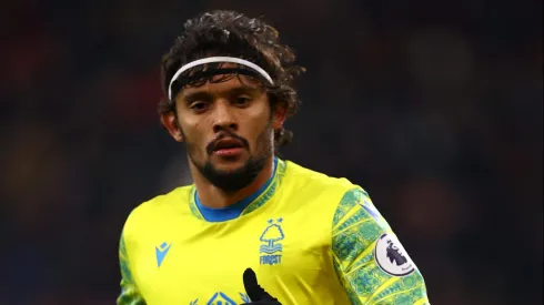 Gustavo Scarpa do Nottingham Forest durante a partida da Premier League
