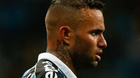 Luan, meia-atacante do Grêmio, jogando pela Série A do Brasileirão - Foto: Jeferson Guareze/AGIF