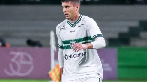 Kuscevic em ação pelo Coxa. Foto: Robson Mafra/AGIF