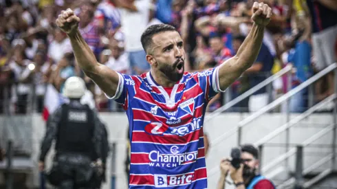 Caio Alexandre, meio-campista do Fortaleza, estaria na mira do São Paulo - Foto: Lucas Emanuel/AGIF