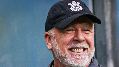 Mano Menezes tem contrato com o Corinthians até 2025. Foto: Maxi Franzoi/AGIF