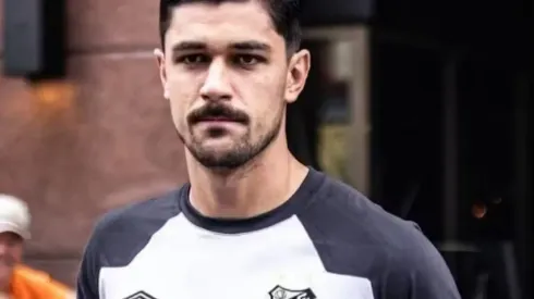 Basso jogador do Santos, se lesiona e equipe passa dificuldades também no setor ofensivo – Foto: Santos Oficial