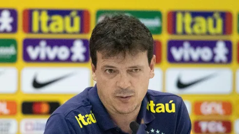 "Viciado em bater recordes negativos" "derrota na certa"; Torcida do Brasil fica PISTOLA com Diniz em mais uma derrota da Seleção – Foto: Gil Gomes/AGIF