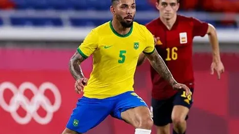 Douglas Luiz entrou no segundo tempo diante da Colômbia. (Photo by Zhizhao Wu/Getty Images)