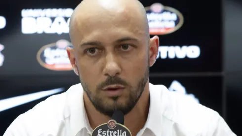 Foto: Daniel Vorley/AGIF - Alessandro se irrita com o VAR