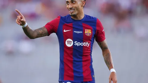 Raphinha atuando pelo Barcelona. Foto: Eric Alonso/Getty Images.
